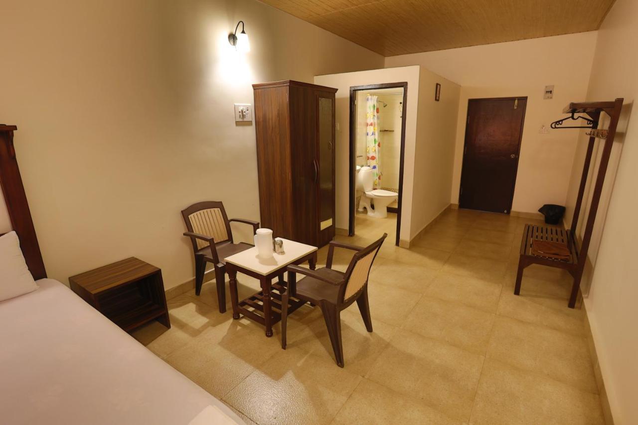 Hotel Orfil Калангуте Екстериор снимка